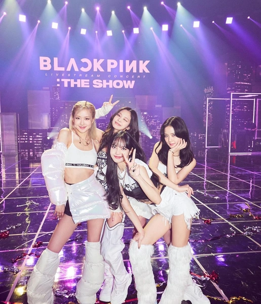 Как участницы BLACKPINK поддерживают сольный дебют Розэ