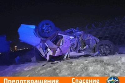 Спасатели извлекли тело водителя после ДТП на дамбе