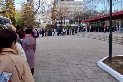 Гигантская очередь в Саратове на спектакли волгоградского НЭТа