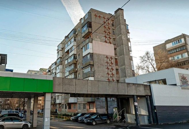 Дом на Орбитальной, где Кулешов лишил жизни маленького ребенка | Источник: «Яндекс. Карты»