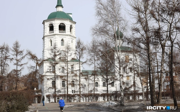 Спасская церковь сейчас и в 1965 году: кажется, нынче&nbsp;— гораздо лучше | Источник: Ксения Филимонова / «ИрСити»