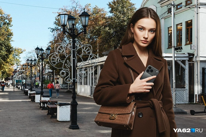 В центре традиционно кипит жизнь и красавицы «выгуливают» свои образы | Источник: Евгения Бикунова / Городские медиа