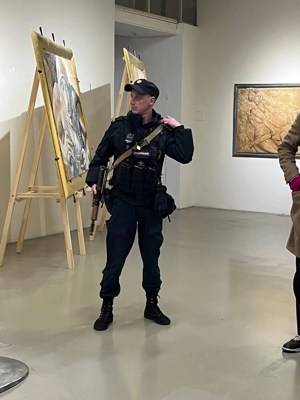 Активисты «Сорок сороков» пришли в галерею современного искусства FINEART | Источник: ИскусствоВОД / T.me
