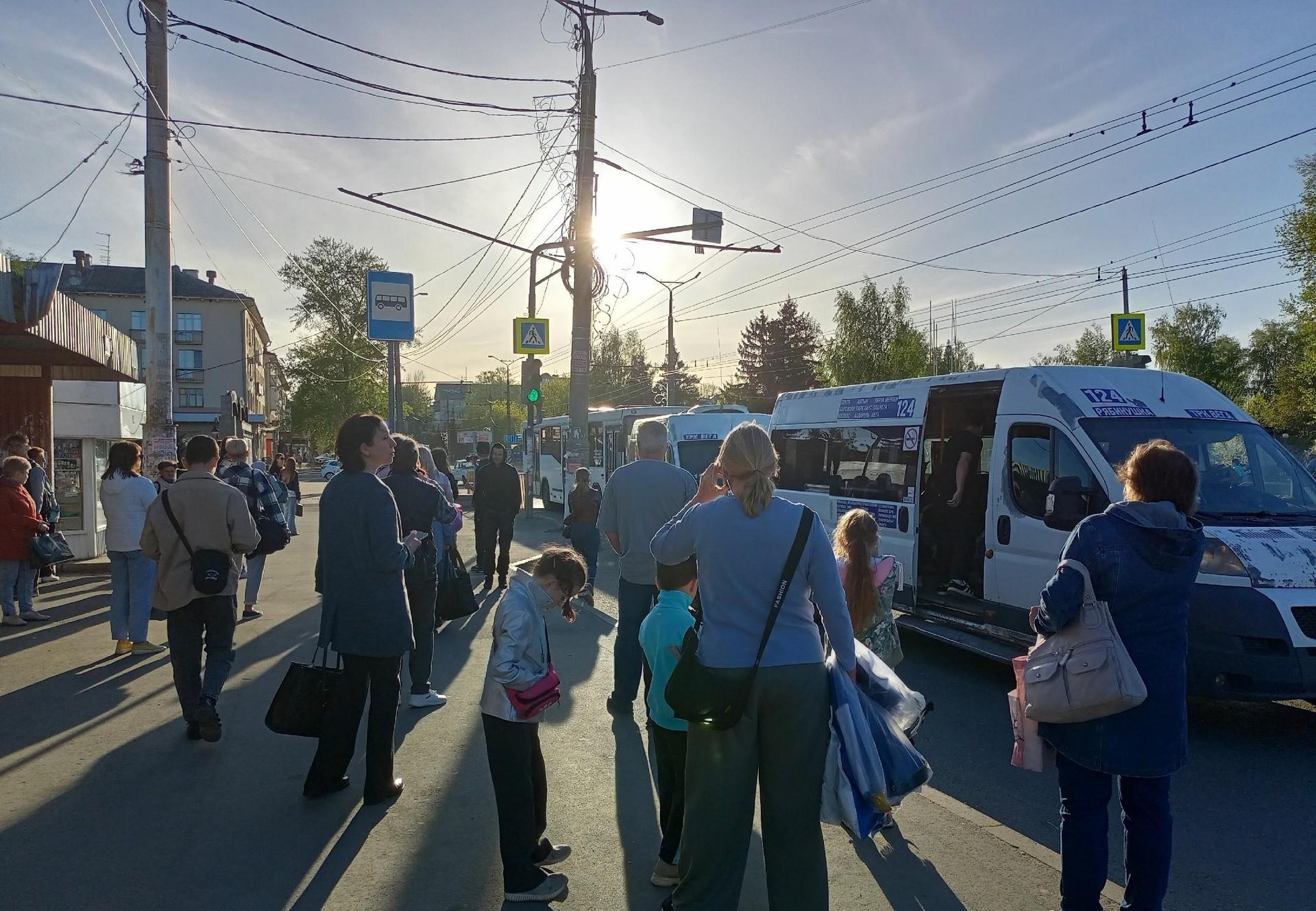 Жители Тольятти и Жигулевска назвали маршрутки № 137 «недоавтобусами» — всё после жесткого ДТП с по…