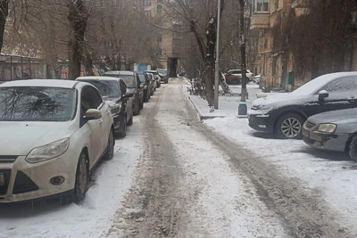 Жители Волгограда страдают от парковки чиновников во дворах