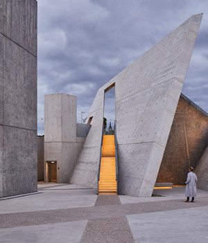 Монумент жертвам холокоста по проекту Даниэля Либескинда