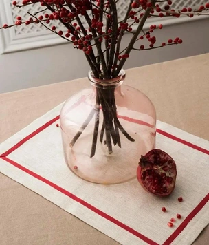 Монохром льна и якобинский цветок: коллекция столового текстиля молодого бренда «Ленский»