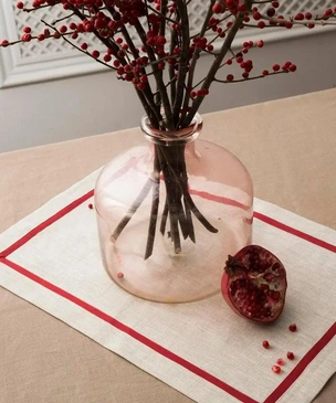 Монохром льна и якобинский цветок: коллекция столового текстиля молодого бренда «Ленский»