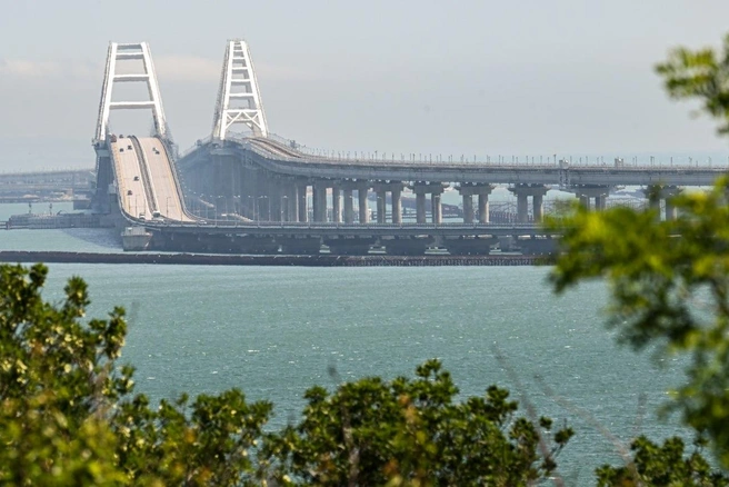 Крымский мост — под полным запретом для электромобилей. Экотранспорт попадет на полуостров только в объезд | Источник: Телеграм-канал главы Крыма Сергея Аксенова