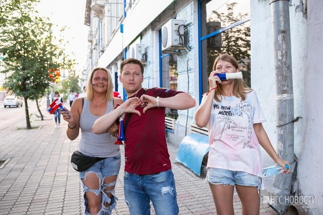 Эмоциональные фанаты скандировали «Россия», сигналили на каждом перекрестке | ngs24.ru