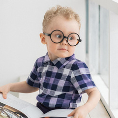 Как в домашних условиях проверить, все ли у малыша в порядке со зрением