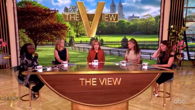 По данным источников, Голдберг не планирует уходить из The View. | Источник: @TheView;YouTube