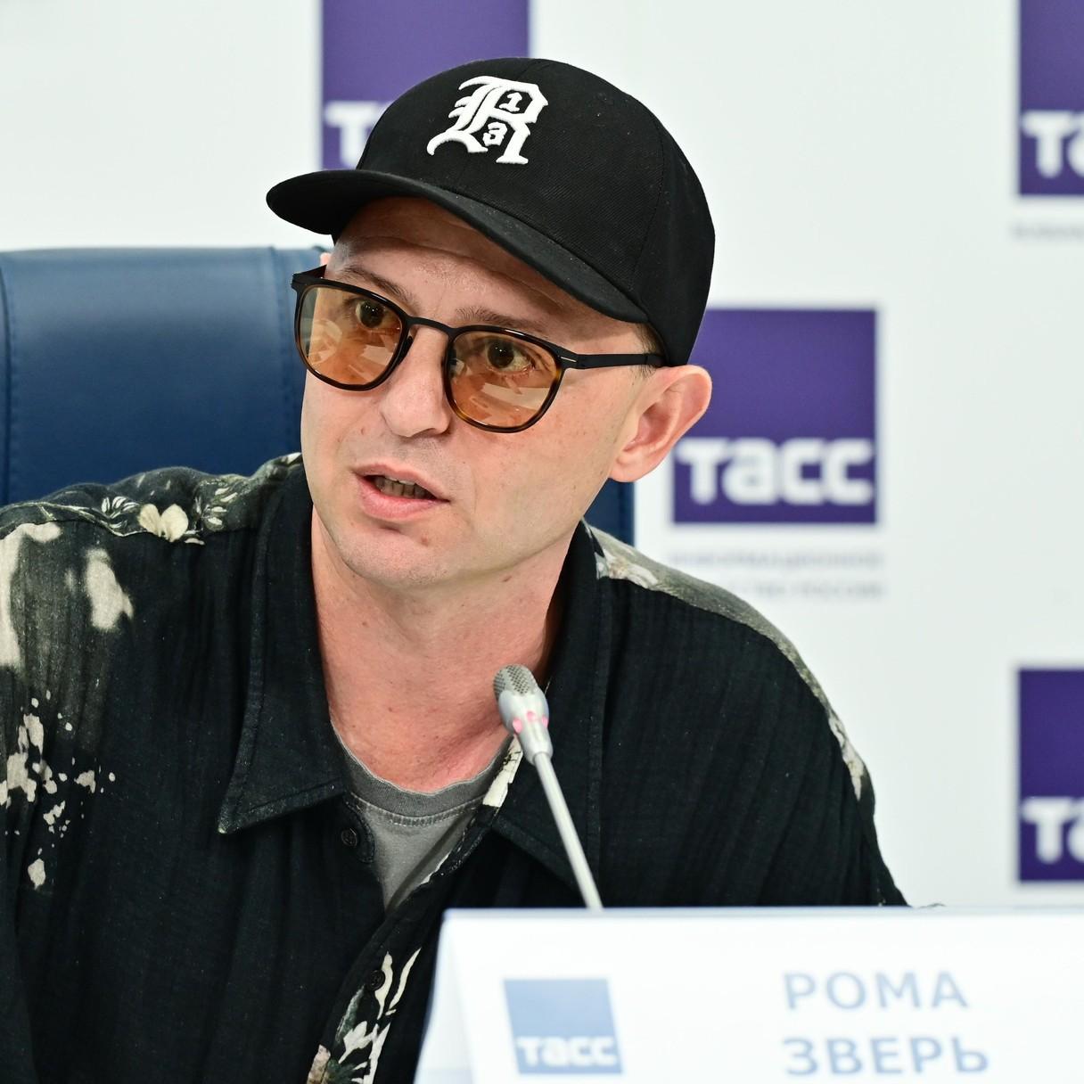 Выступавший перед Кридом Рома Зверь обматерил зрителей в «Лужниках»: «Пришли зумеры и стояли, аж выбесили»