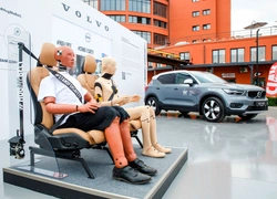 #HugMeBelt: что нужно знать о социальной кампании Volvo