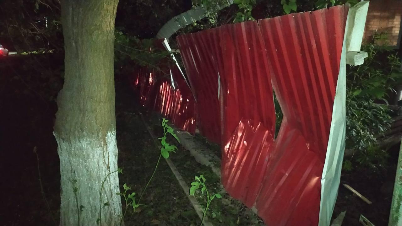«Вводим режим ЧС»: на Дону обломки сбитого дрона упали на дом, в котором живет инвалид-колясочник
