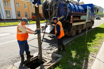 В Череповце с апреля прочистили больше 700 дождевых колодцев