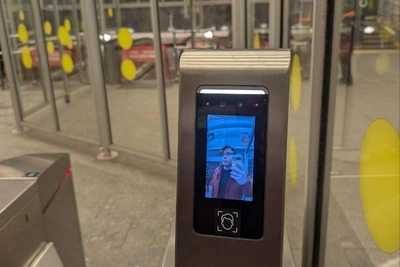 Петербургское метро оснастили биотерминалами: 2000 проходов еженедельно