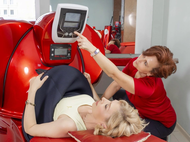 Худеть мягко и при этом эффективно пациентам Slimming Center помогает вакуумный тренажер | Источник: Slimming Center