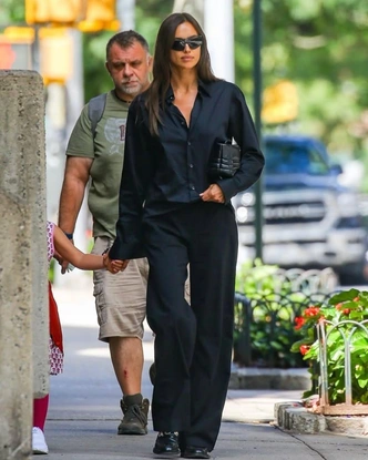 Ирина Шейк и искусство носить черное&nbsp;&mdash; 5 доказательств, что минимализм может быть хищным