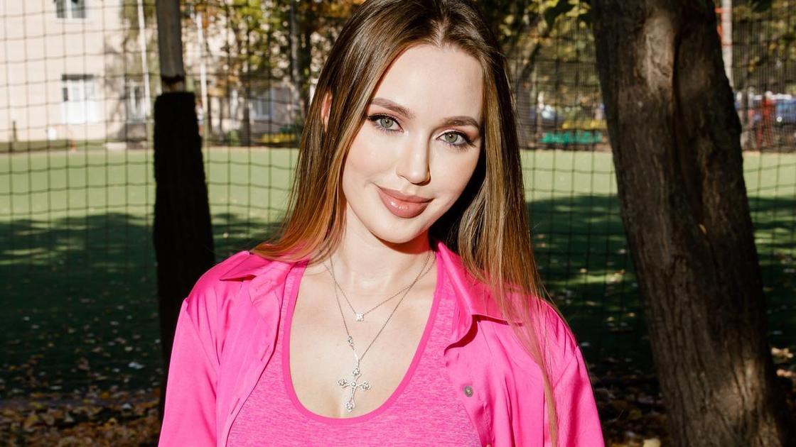 Новая пластика Анастасии Костенко: супруга Тарасова исправила слипшуюся грудь