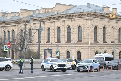 В центре Петербурга перекрыли набережные и мосты