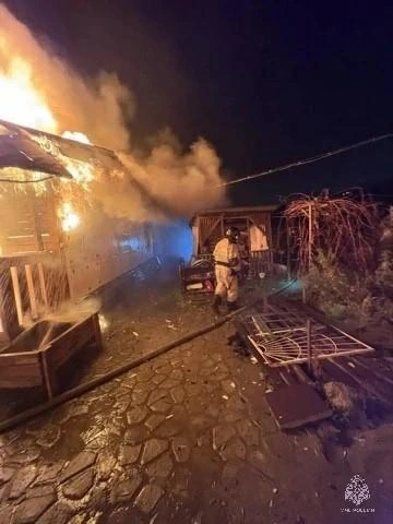 На место ЧП выезжали 19 сотрудников МЧС | Источник: МЧС по Алтайскому краю