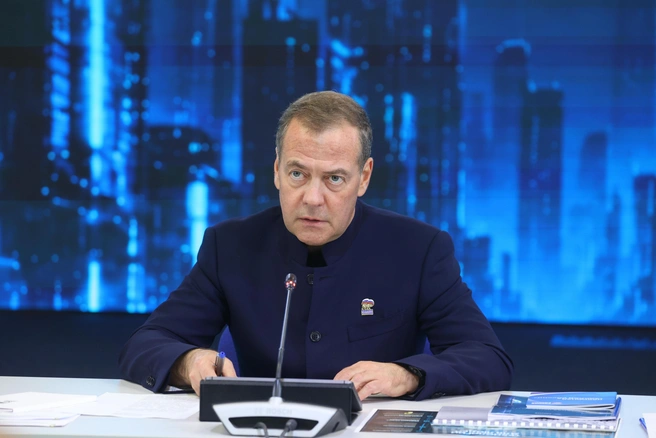 Дмитрий Медведев подчеркнул, что скорость реализации проектов значит для технологического лидерства не меньше, чем их качество | Источник: пресс-служба «Единой России»