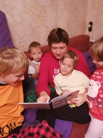 Ребята любят быть вместе | Источник: Ольга Комарова