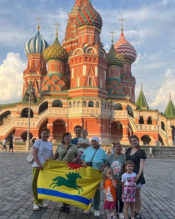 В Москву на финал семью пригласили полным составом, вместе с младшими дочками | Источник: личный архив семьи Кутлухужиных