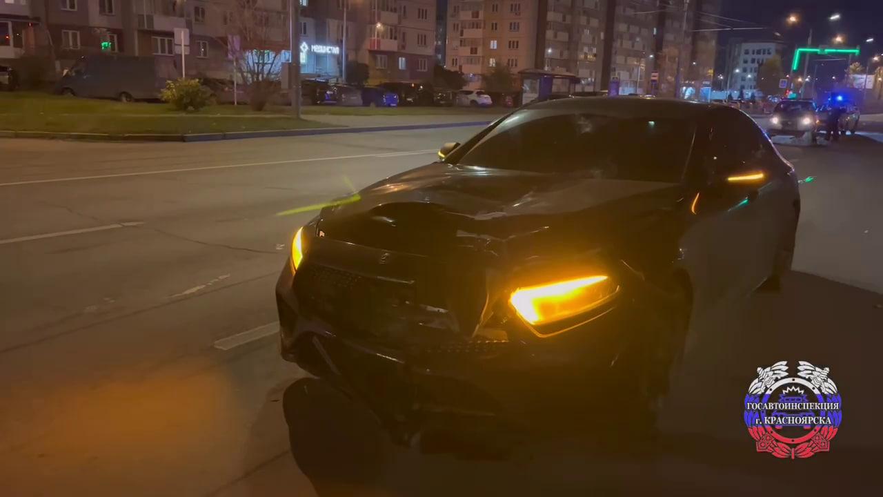 В Красноярске «Мерседес» насмерть сбил женщину в пяти метрах от «зебры»