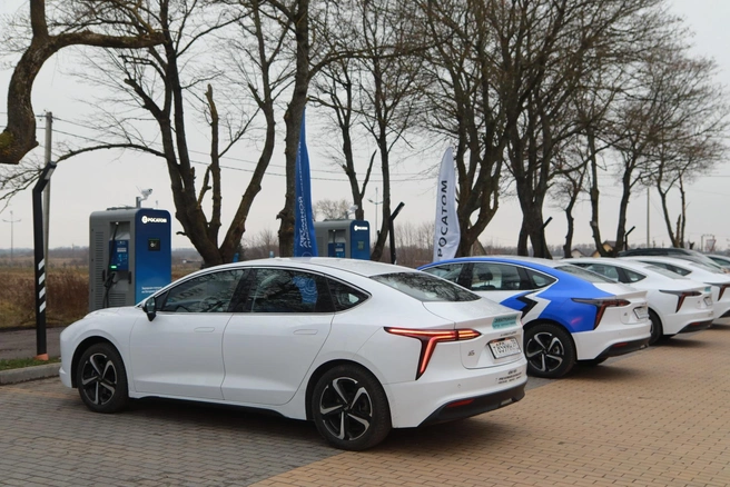 Росатом планирует развивать и сеть электрозарядных станций. Для презентации калининградских ЭЗС использовали «Амберавто» местной сборки | Источник: АО&nbsp;«ТВЭЛ»