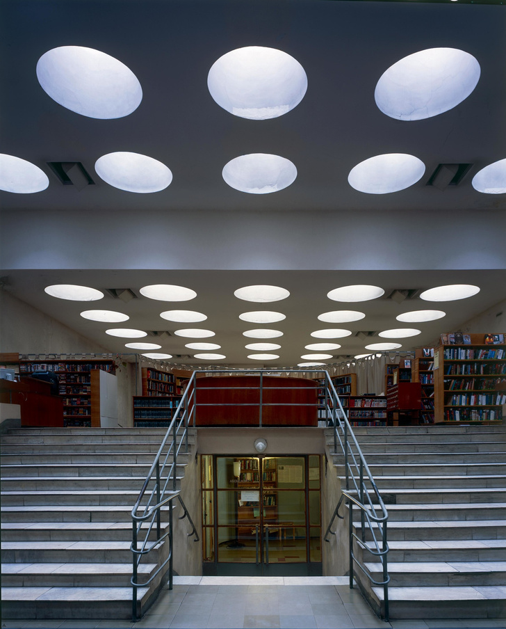 Фото №2 - Самые впечатляющие библиотеки мира