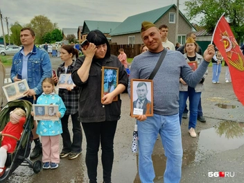 «Течёт река бессмертного полка: по улицам, проспектам, по стране» | Источник: Владислав Митрошин / 56.RU