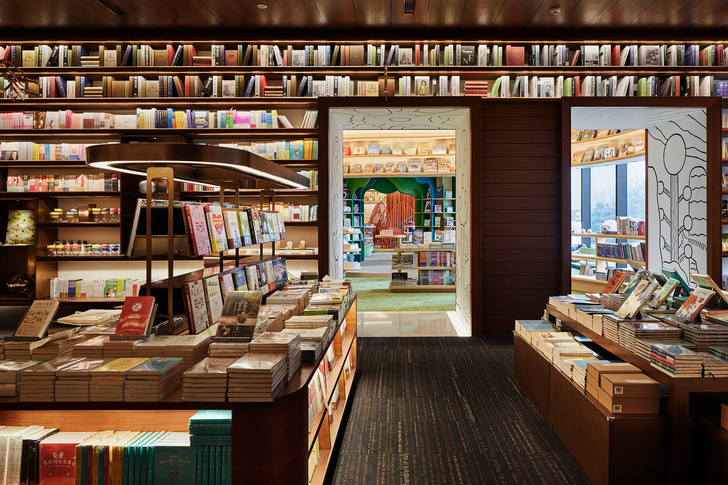 Двухэтажный книжный магазин в Сиане