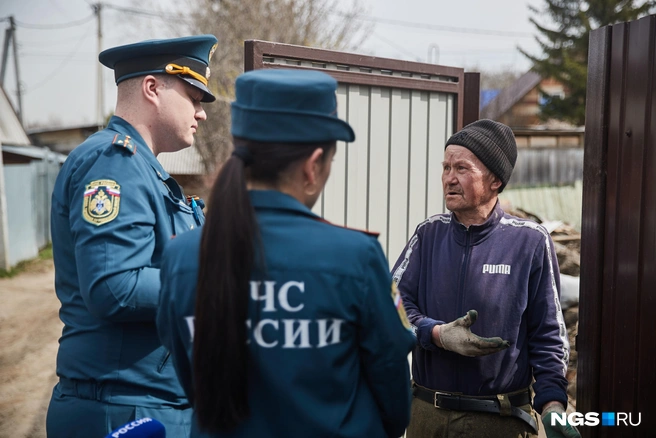 Один из владельцев участка в СНТ сжигал ветки | Источник: Александр Ощепков / NGS.RU