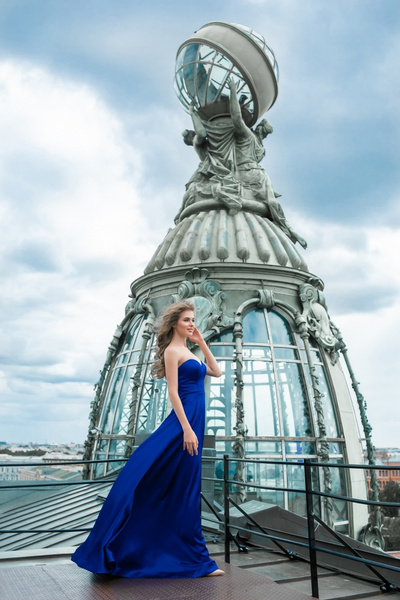 20-летняя «Мисс Россия 2019» Алина Санько впервые побывала в Санкт-Петербурге и замерзла во время фэшн-съемки