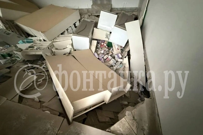 Фото обрушения пола в аптеке на Сытнинской улице