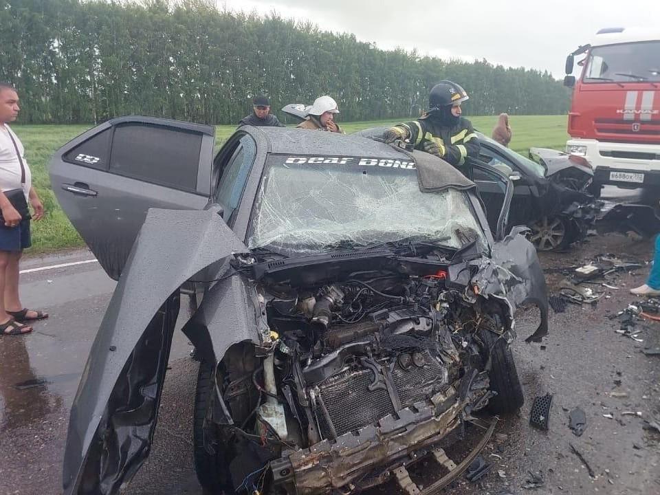Пять человек, включая двух детей, пострадали в ДТП с Geely и Lifan в Башкирии