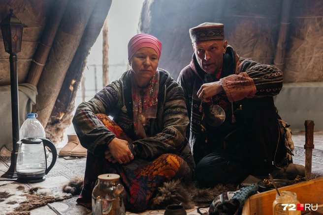 —&nbsp;Она&nbsp;— хозяйка пространства, я&nbsp;— хранитель родовой земли,&nbsp;— говорит о ролях в паре Алексей | Источник: Ирина Шарова / 72.RU 