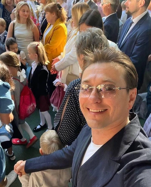 Дочь Сергея Безрукова Маша теперь первоклашка! Через два года в школу пойдет сын актера Степан 