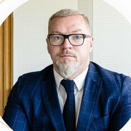 <p>Павел Мельников</p>