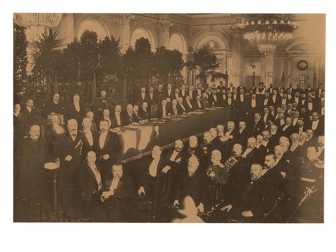 Члены Санкт-Петербургского городского кредитного общества. 1911 год | Источник: книга «Адмиралтейская набережная, 8. Площадь Островского, 7», изданная Банком «Санкт-Петербург» в 1994 году