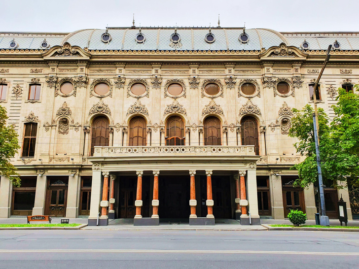 Туда и обратно: занимательная прогулка по главной улице Тбилиси для любителей истории и архитектуры