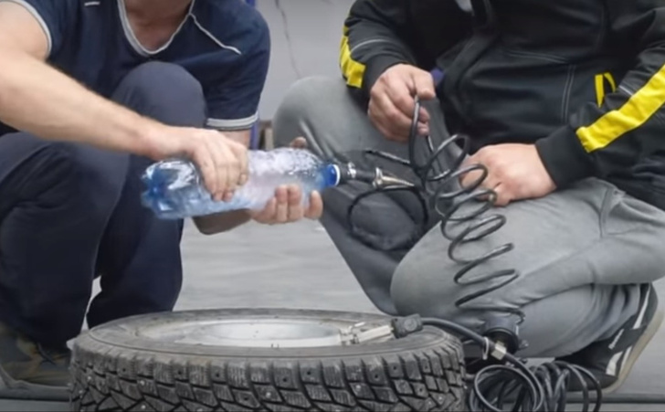 Эксперимент: можно ли накачать колесо автомобиля пластиковой бутылкой? (видео)