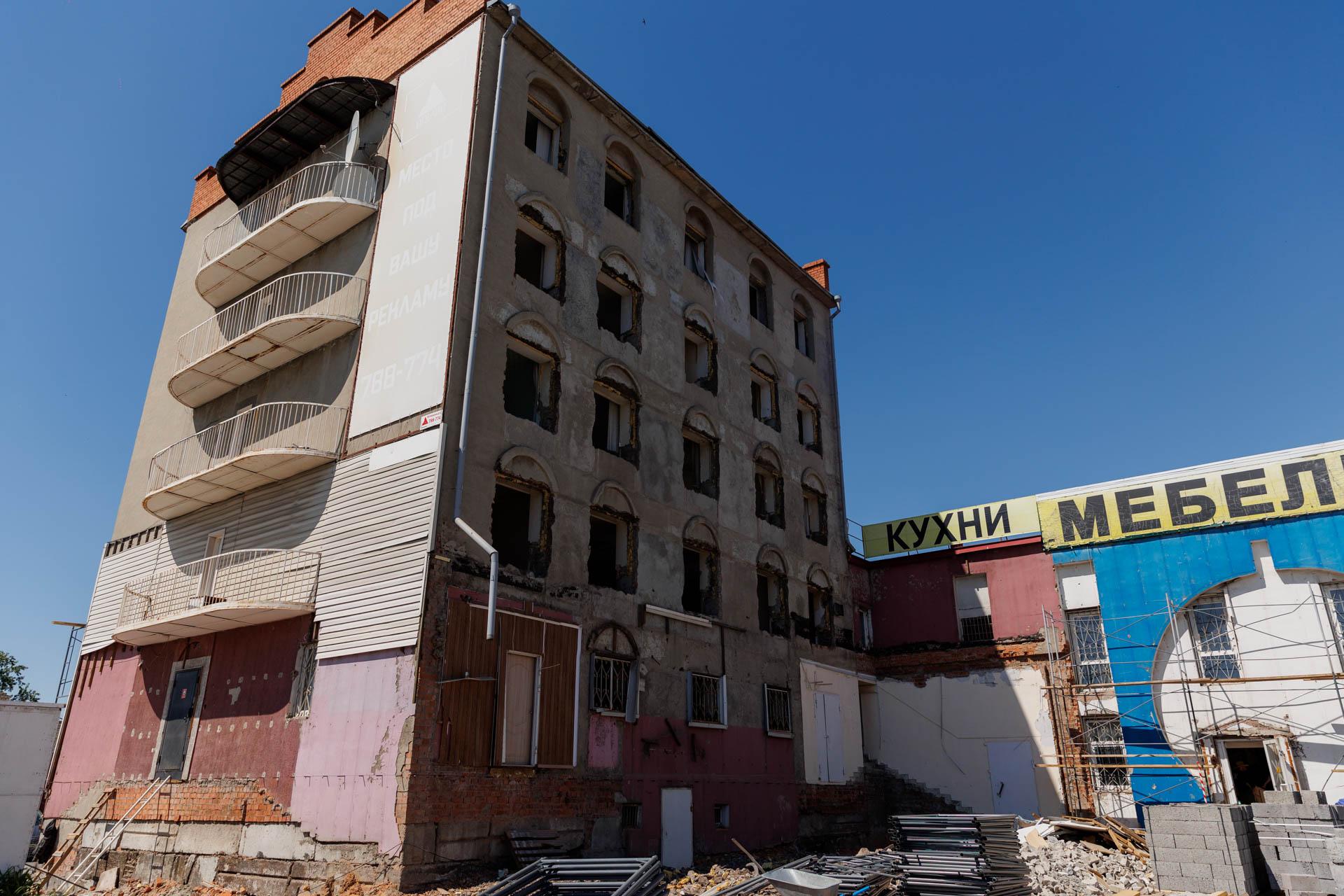 «От продуктов до стриптиз-бара». Что появится в здании «Мангазеи» — торговом доме Тюмени из 90-х