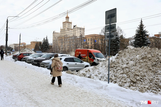 Нагромождения снега могут отделять друг от друга всего несколько десятков метров | Источник: Михаил Шилкин 