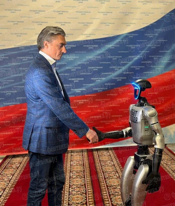 Робот Володя стал помощником депутата Госдумы. Посмотрите, как он умеет бегать | Источник: Предоставлено «Фонтанке.ру»