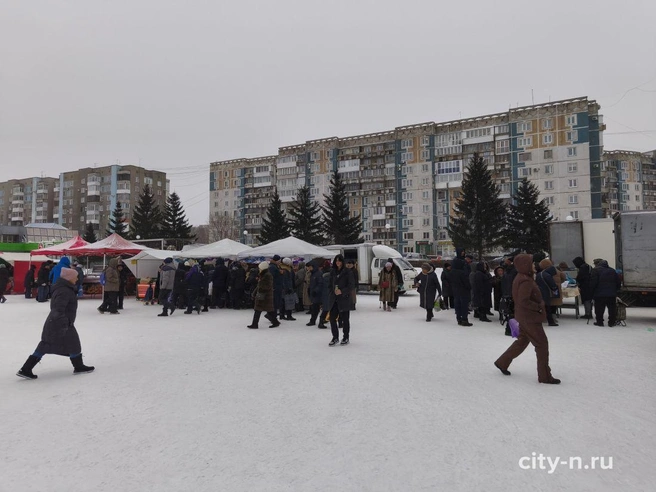 Атмосферу праздника поддерживают выступления местных творческих коллективов | Источник: City-n.ru