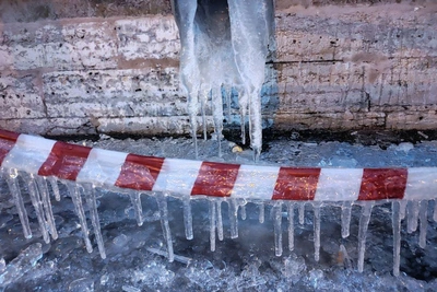 В Петербурге перед циклоном очистят крыши почти 5 тысяч зданий