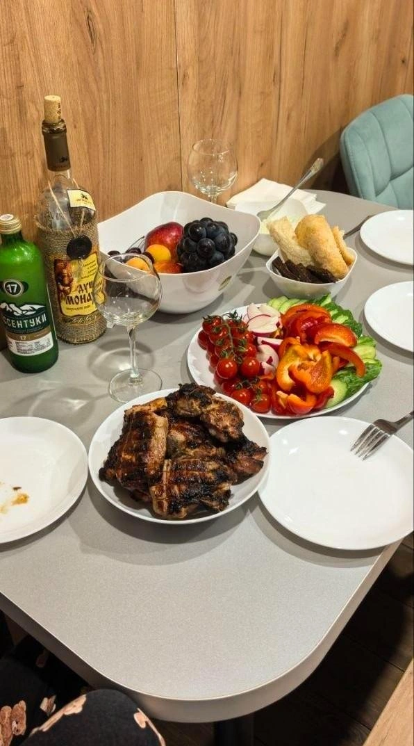 Многие туристы, находясь на отдыхе, любят вкусно поесть. Тюменская семья, побывавшая на Урале, — тому прямое доказательство | Источник: Наталья Бессонова
